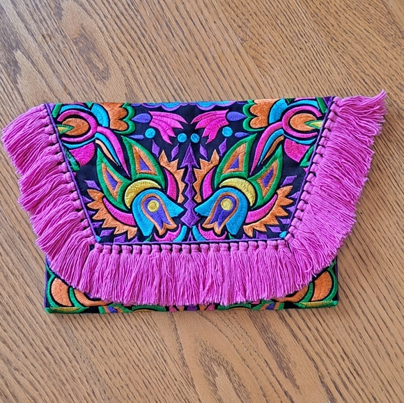 Embroidered clutch - Picture 1 of 4